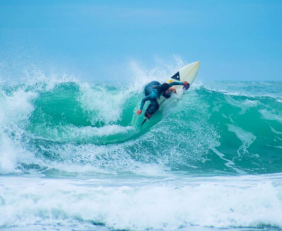 ESCOLA DE SURF NA BARRA DA LAGOA EM FLORIANÓPOLIS - SC