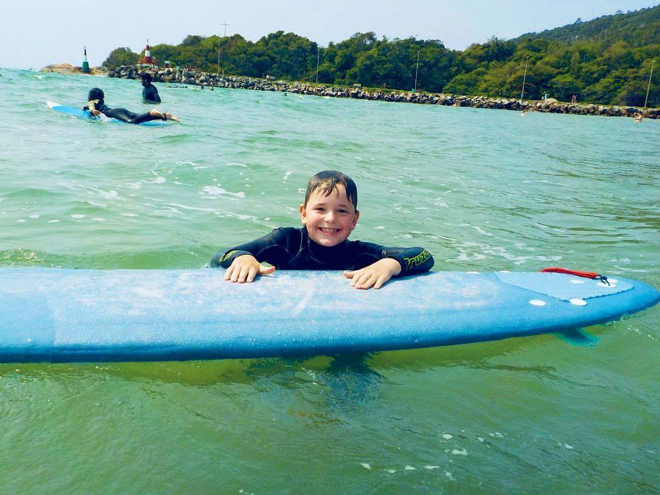 ESCOLA DE SURF NA BARRA DA LAGOA EM FLORIANÓPOLIS - SC