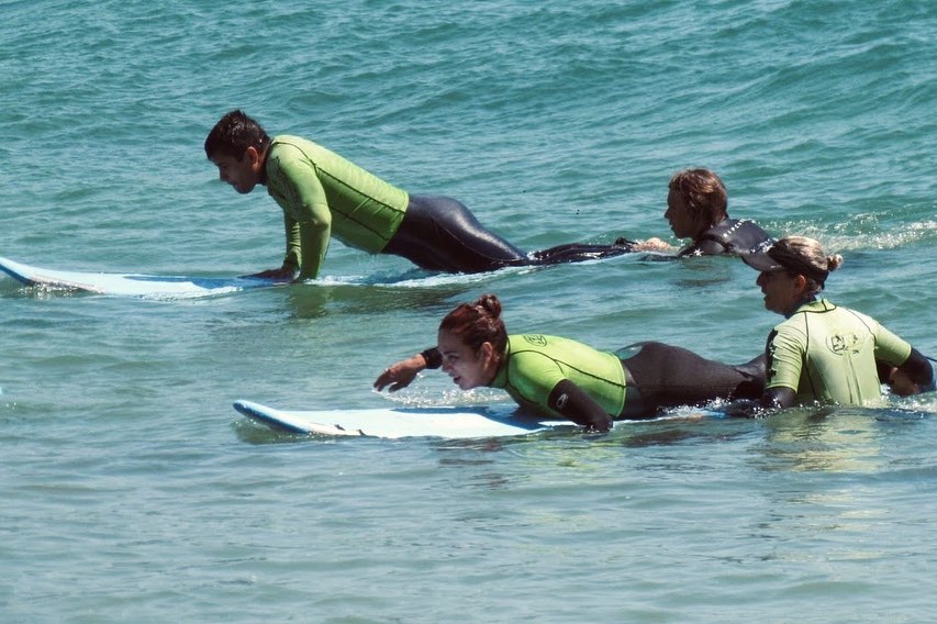 ESCOLA DE SURF NA BARRA DA LAGOA EM FLORIANÓPOLIS - SC