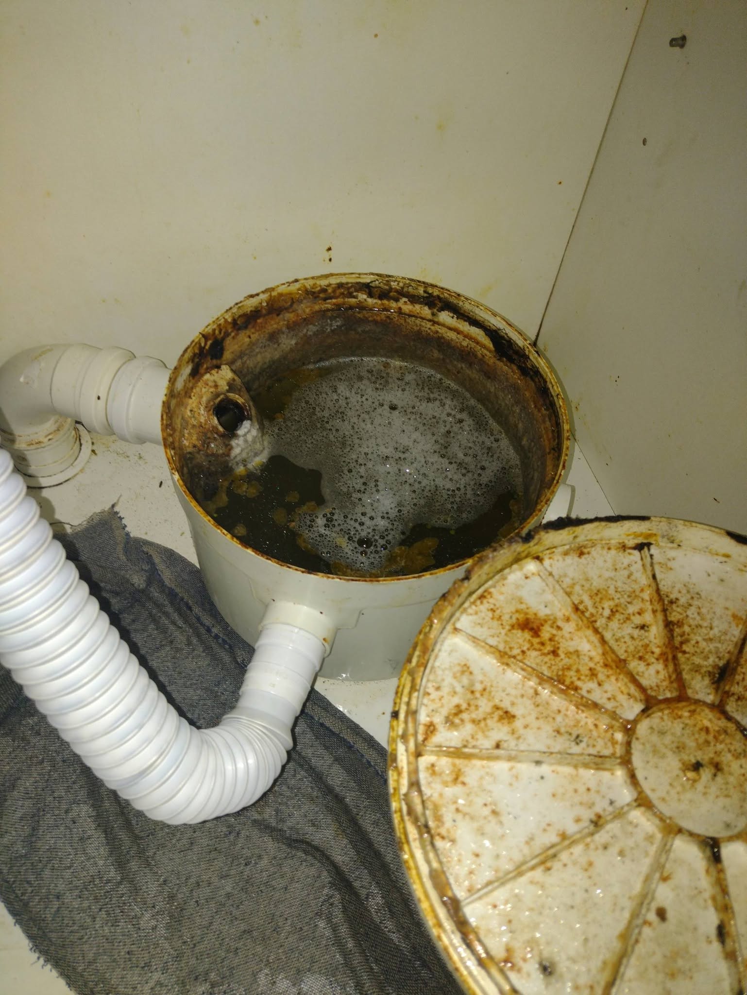 DESENTUPIMENTO E LIMPEZA DE CAIXA DE GORDURA EM SANTA MARIA RS