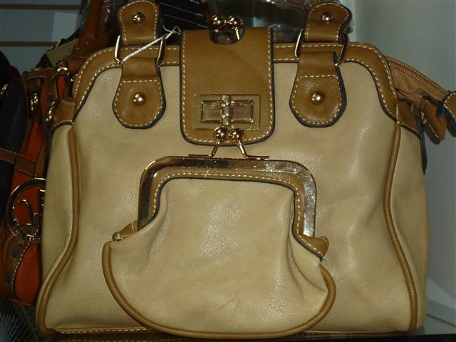 BOLSAS CARTEIRAS CINTOS EM PETROPOLIS - BC COURO - RJ