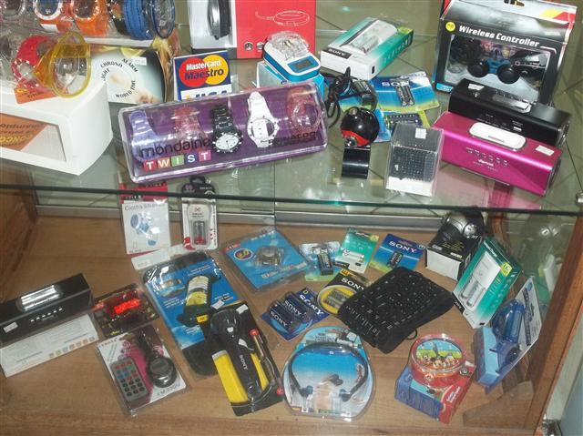 LOJA DE JOIAS PRATAS RELOGIO MAQUIAGEM OCULOS NO BINGEN EM PETROPOLIS - LIZ ACESSORIOS - RJ