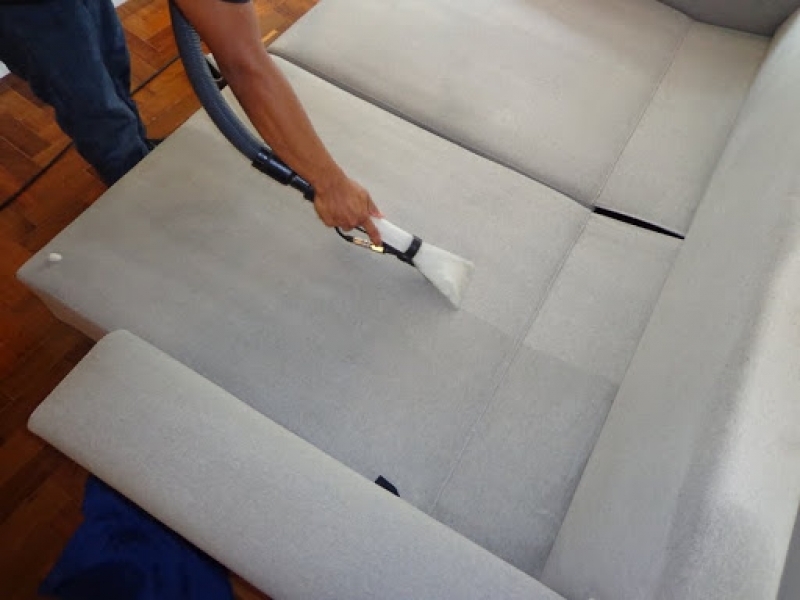 LAVAGEM A SECO E IMPERMEABILIZAÇÃO DE SOFÁS E ESTOFADOS EM ESTÁCIO - RJ 