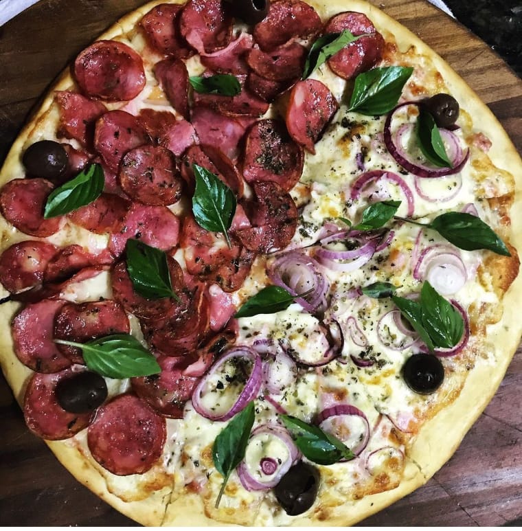 Disk Pizza no Peró Cabo Frio  - FORNO À LENHA