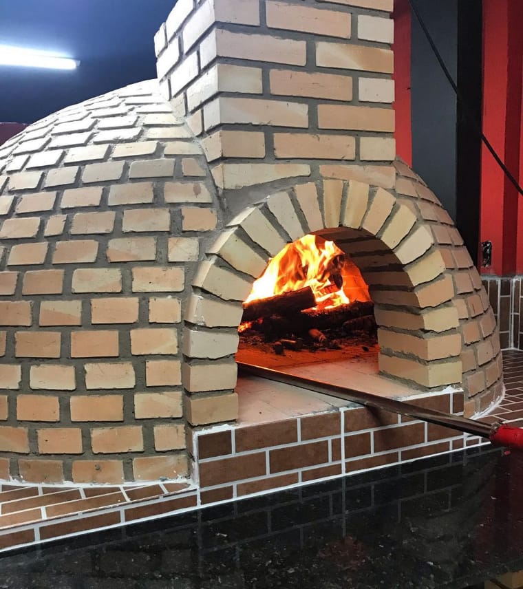 Disk Pizza no Peró Cabo Frio  - FORNO À LENHA