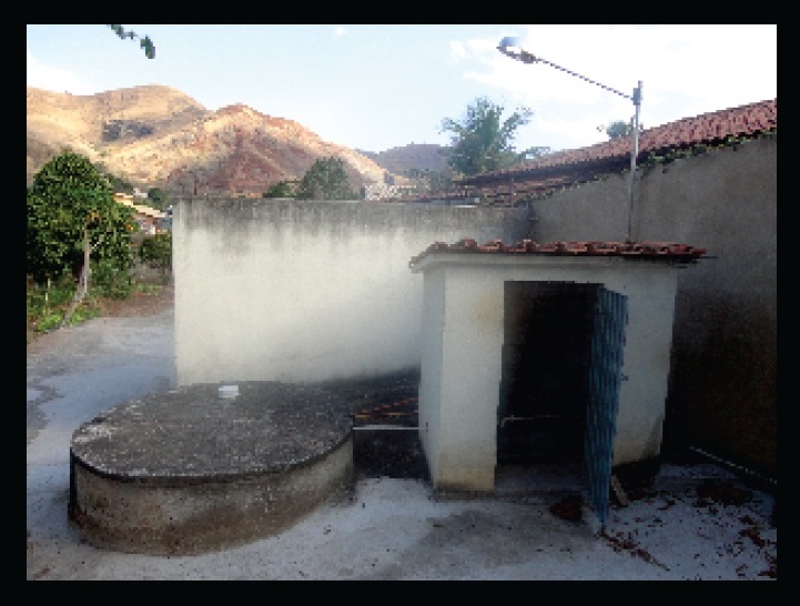 TERRENO COM QUITINETE EM TRÊS RIOS - RJ