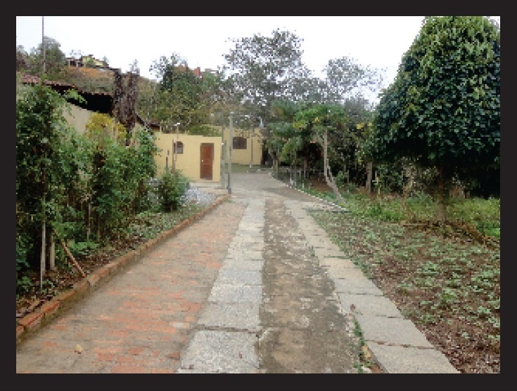 TERRENO COM QUITINETE EM TRÊS RIOS - RJ