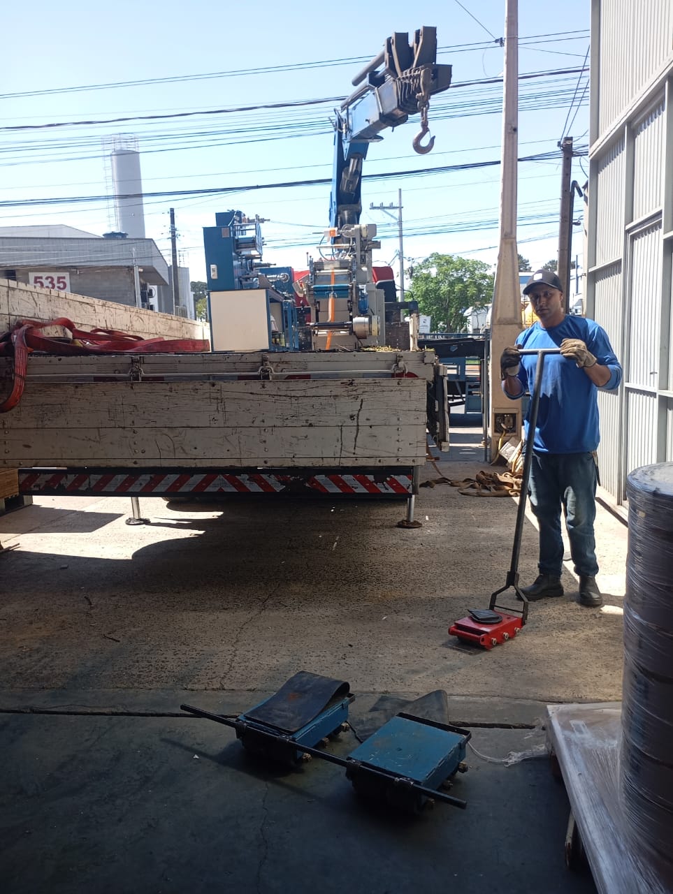 MOVIMENTAÇÃO DE MÁQUINAS E EQUIPAMENTOS EM CANOAS