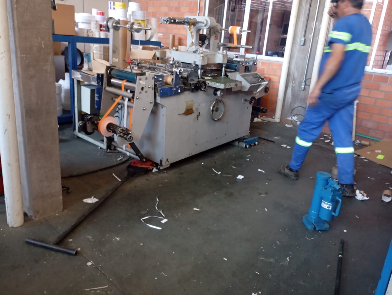 MOVIMENTAÇÃO DE MÁQUINAS E EQUIPAMENTOS EM CANOAS