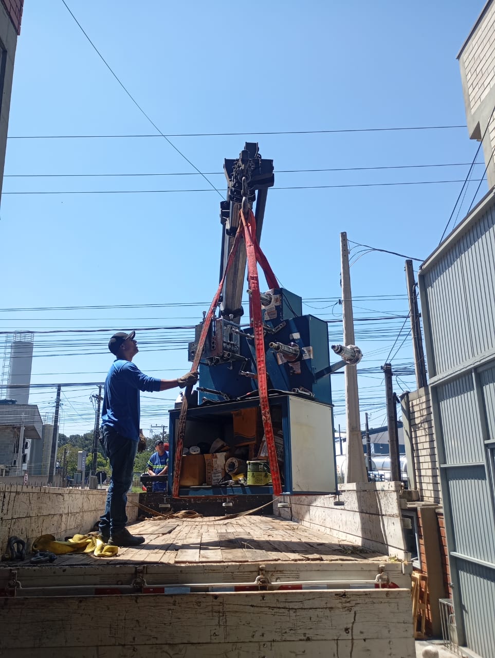 MOVIMENTAÇÃO DE MÁQUINAS E EQUIPAMENTOS EM CANOAS