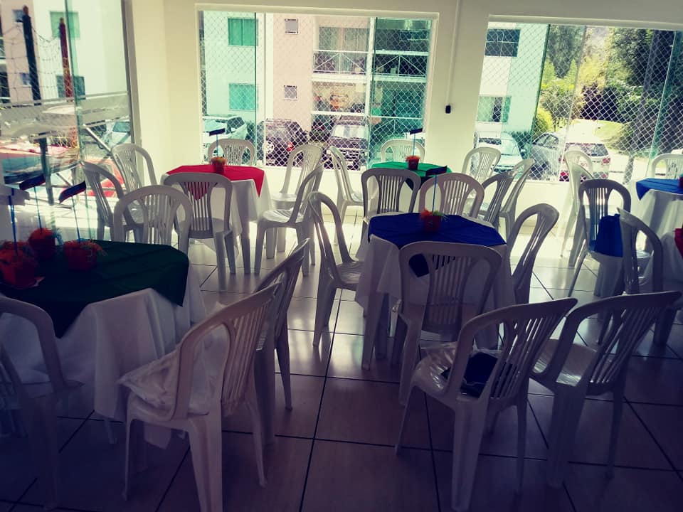 ALUGUEL DE MESAS E CADEIRAS EM ITAIPAVA - RJ 