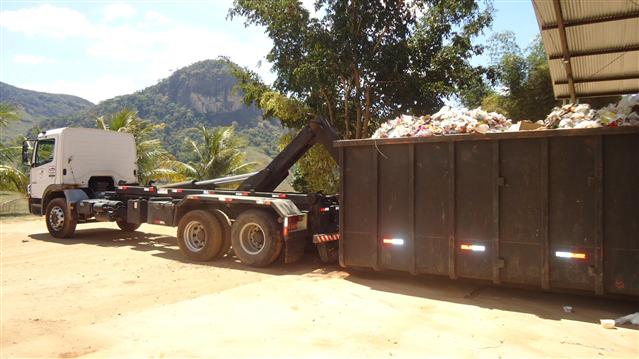COLETA DE LIXO EM ALEM PARAIBA - GRUPO CARMENSE