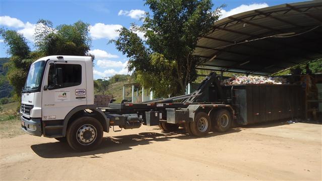 COLETA DE LIXO EM ALEM PARAIBA - GRUPO CARMENSE