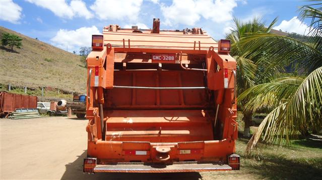 COLETA DE LIXO EM ALEM PARAIBA - GRUPO CARMENSE