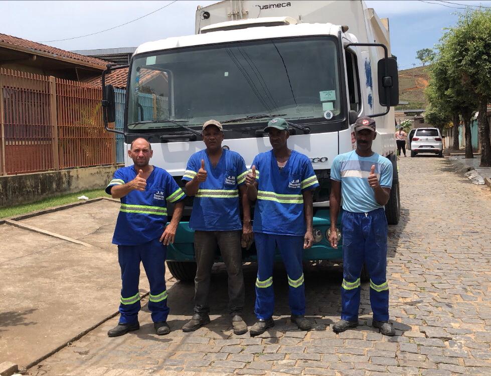 COLETA DE LIXO EM ALEM PARAIBA - GRUPO CARMENSE