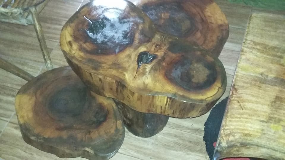 MESAS RÚSTICAS DE MADEIRA EM MARATAIZES-ES