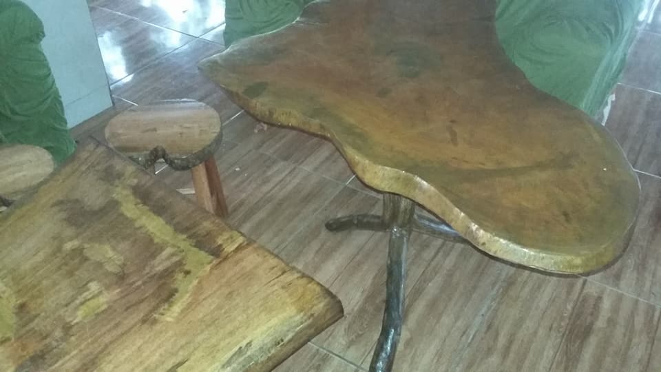 MESAS RÚSTICAS DE MADEIRA EM MARATAIZES-ES