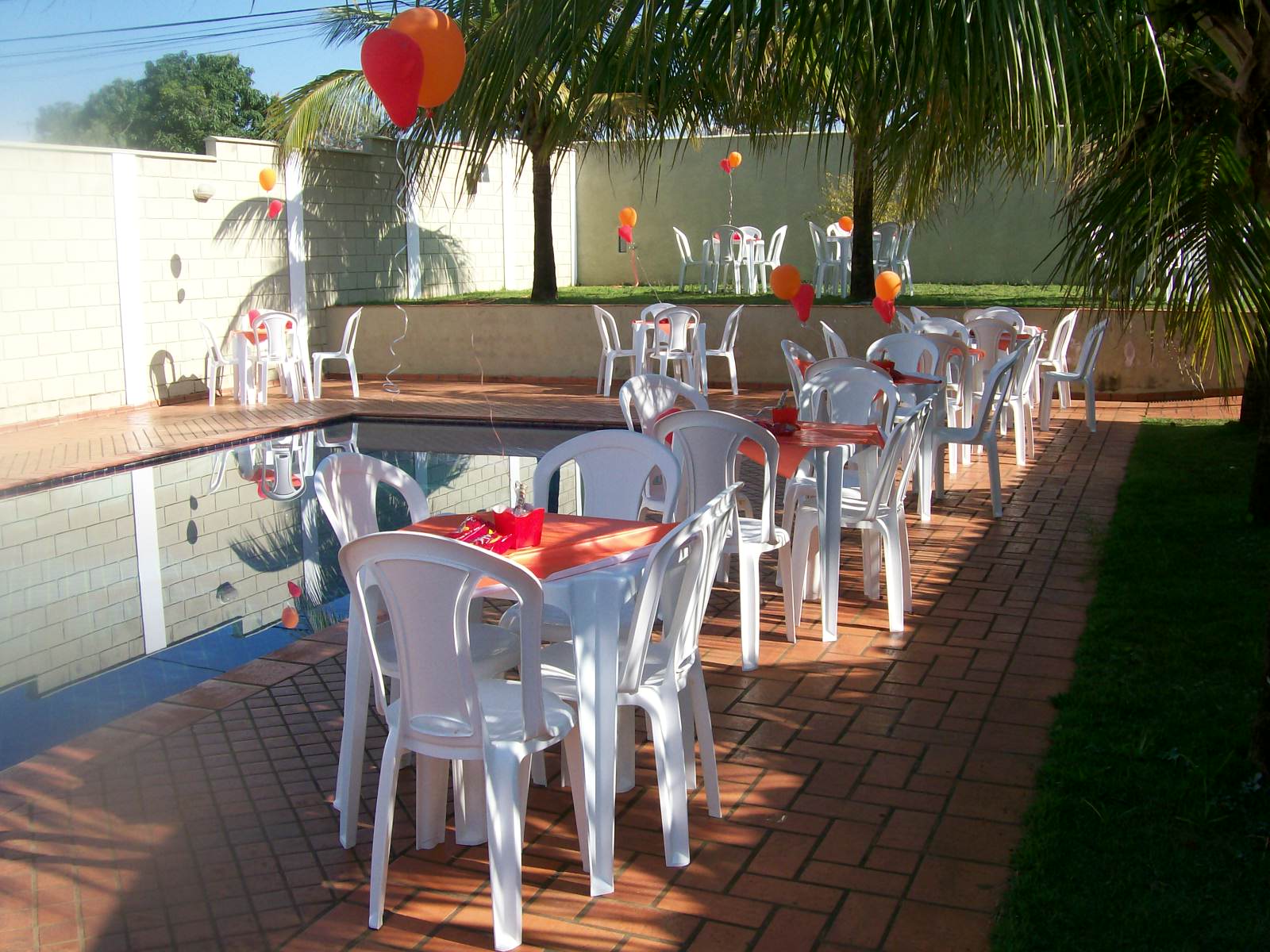 ALUGUEL DE MESAS E CADEIRAS PARA FESTA EM SUMARÉ - SP