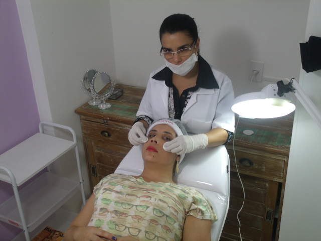 DESIGN ESTETICA SOBRANCELHAS EM CAMPOS DOS GOYTACAZES - WANIA AUTOMARE ESTETICA