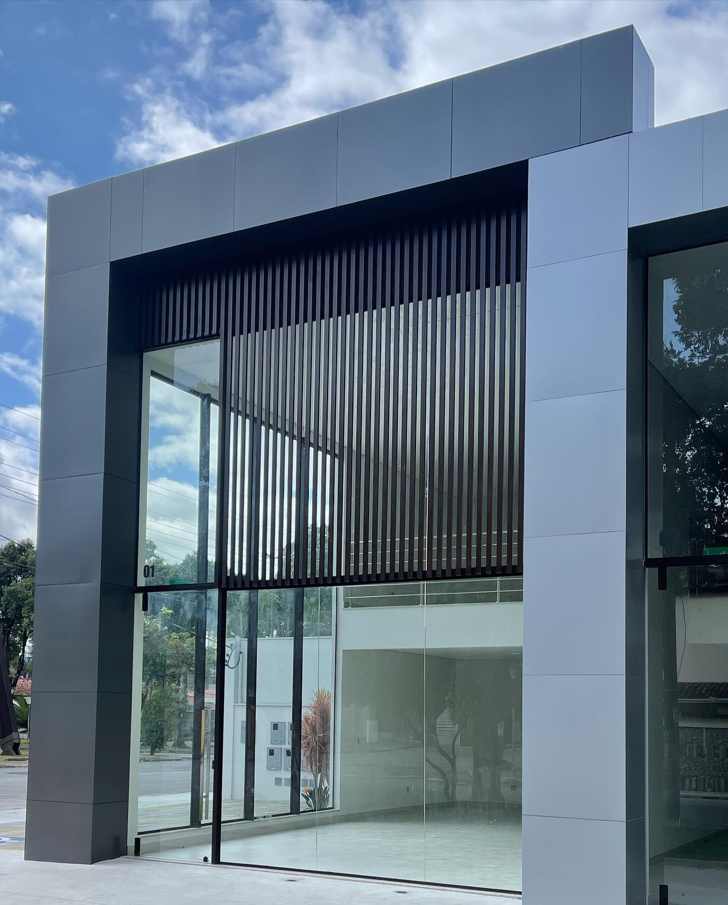 CORTINA DE VIDRO EM IPATINGA - MG