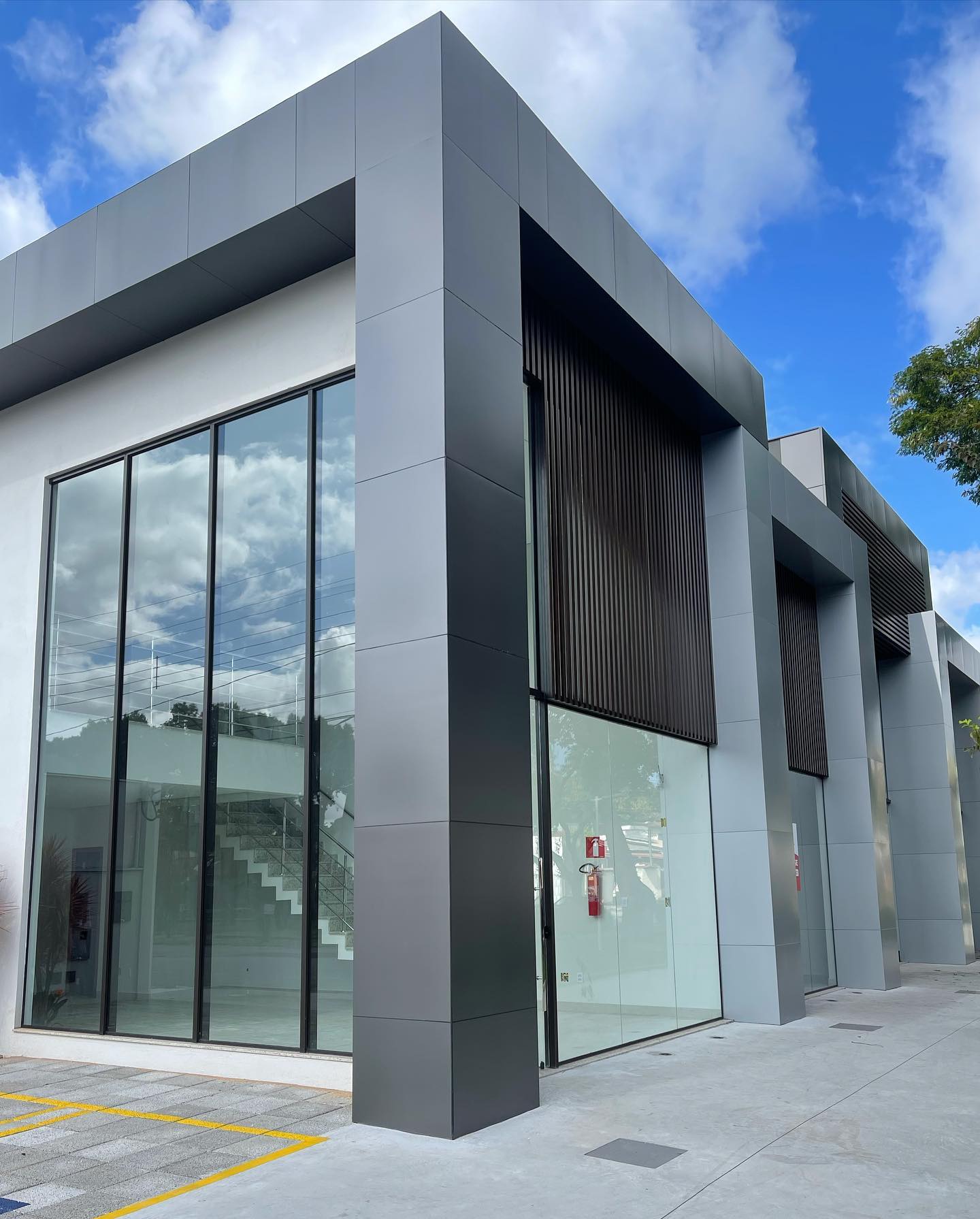 CORTINA DE VIDRO EM IPATINGA - MG