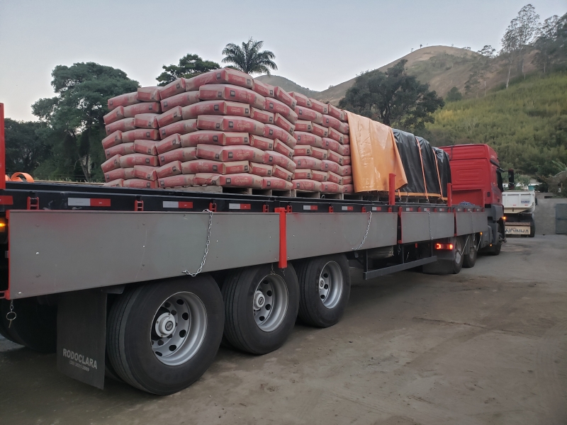 DEPOSITO DE AREIA E PEDRA EM CORREAS - AREJOLO AREMIX - RJ