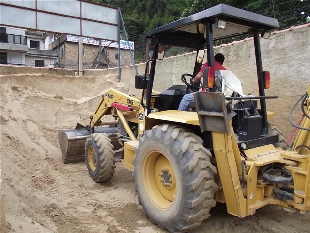 DEPOSITO DE AREIA E PEDRA EM CORREAS - AREJOLO AREMIX - RJ